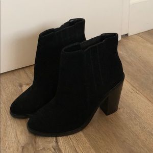 Joie black boots